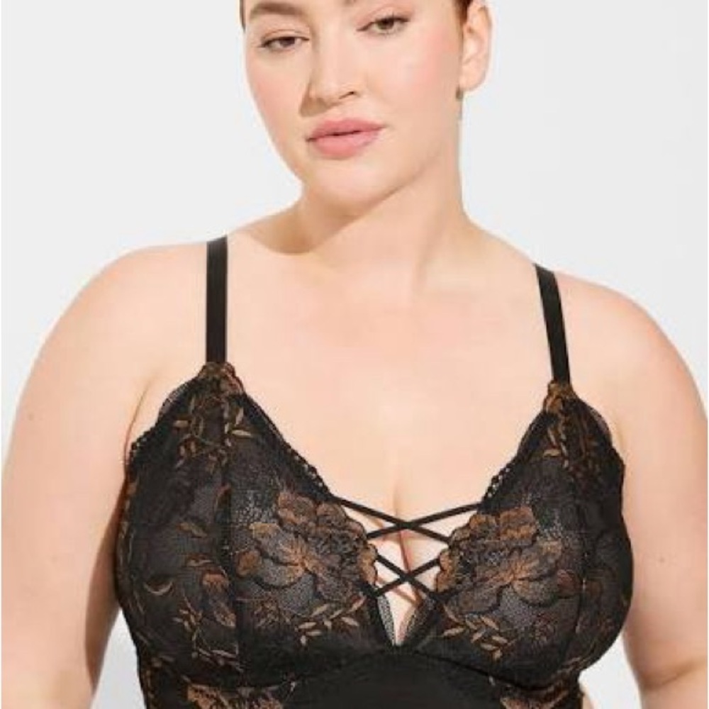 Torrid size 6 Unlined Cross Dye Lace Longline Bralette